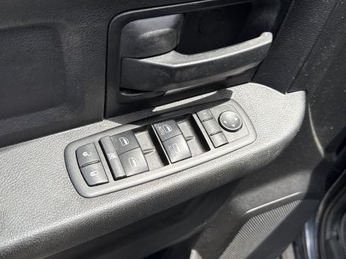 Used 2014 RAM 1500 Express RWD image 28