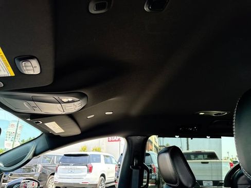 Used 2025 Chrysler Pacifica Select FWD image 20