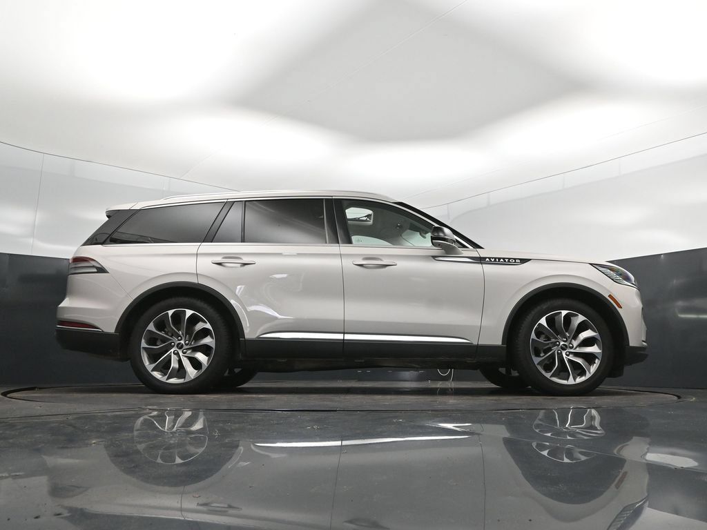 Used 2025 Lincoln Aviator Reserve w/ Luxury Package RWD image 43