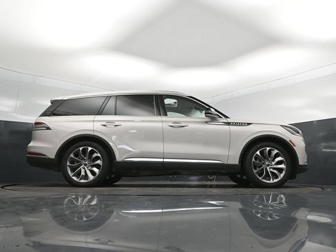 Used 2025 Lincoln Aviator Reserve w/ Luxury Package RWD image 43