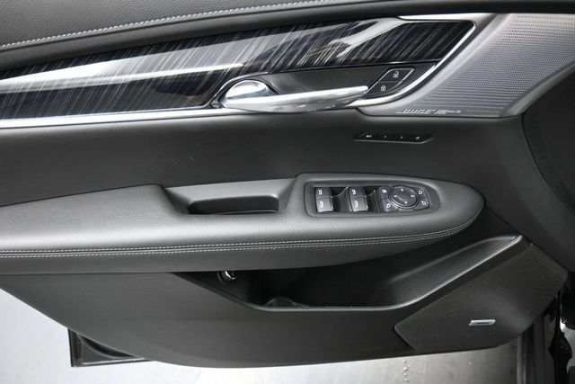 Used 2025 Cadillac XT6 Premium Luxury AWD/4WD image 13