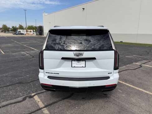 Used 2026 Cadillac Escalade Platinum Sport w/ LPO, ONYX Package AWD/4WD image 5