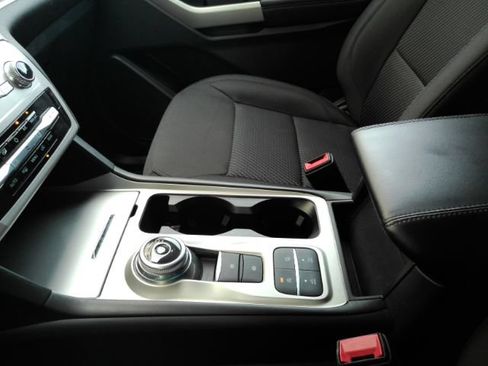 Used 2023 Ford Explorer XLT RWD image 40