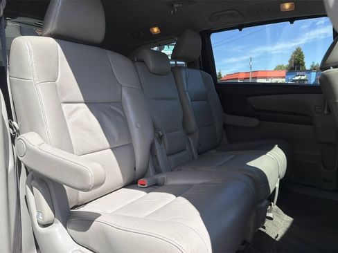 Used 2013 Honda Odyssey Touring image 18