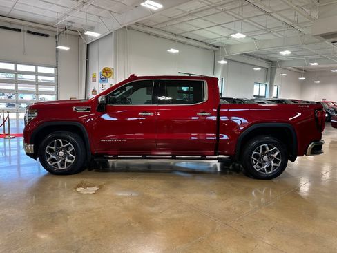 Used 2022 GMC Sierra 1500 SLT AWD/4WD image 5