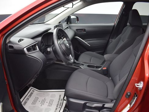 Used 2025 Toyota Corolla Cross LE AWD/4WD image 13