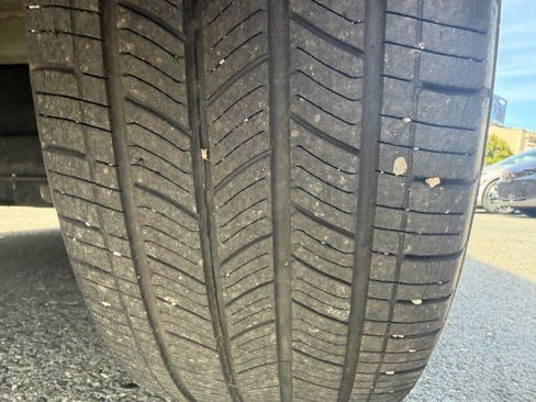 Used 2019 Chevrolet Bolt Premier w/ Infotainment Package image 56