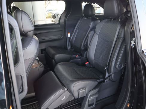 Used 2026 Toyota Sienna Platinum AWD/4WD image 12
