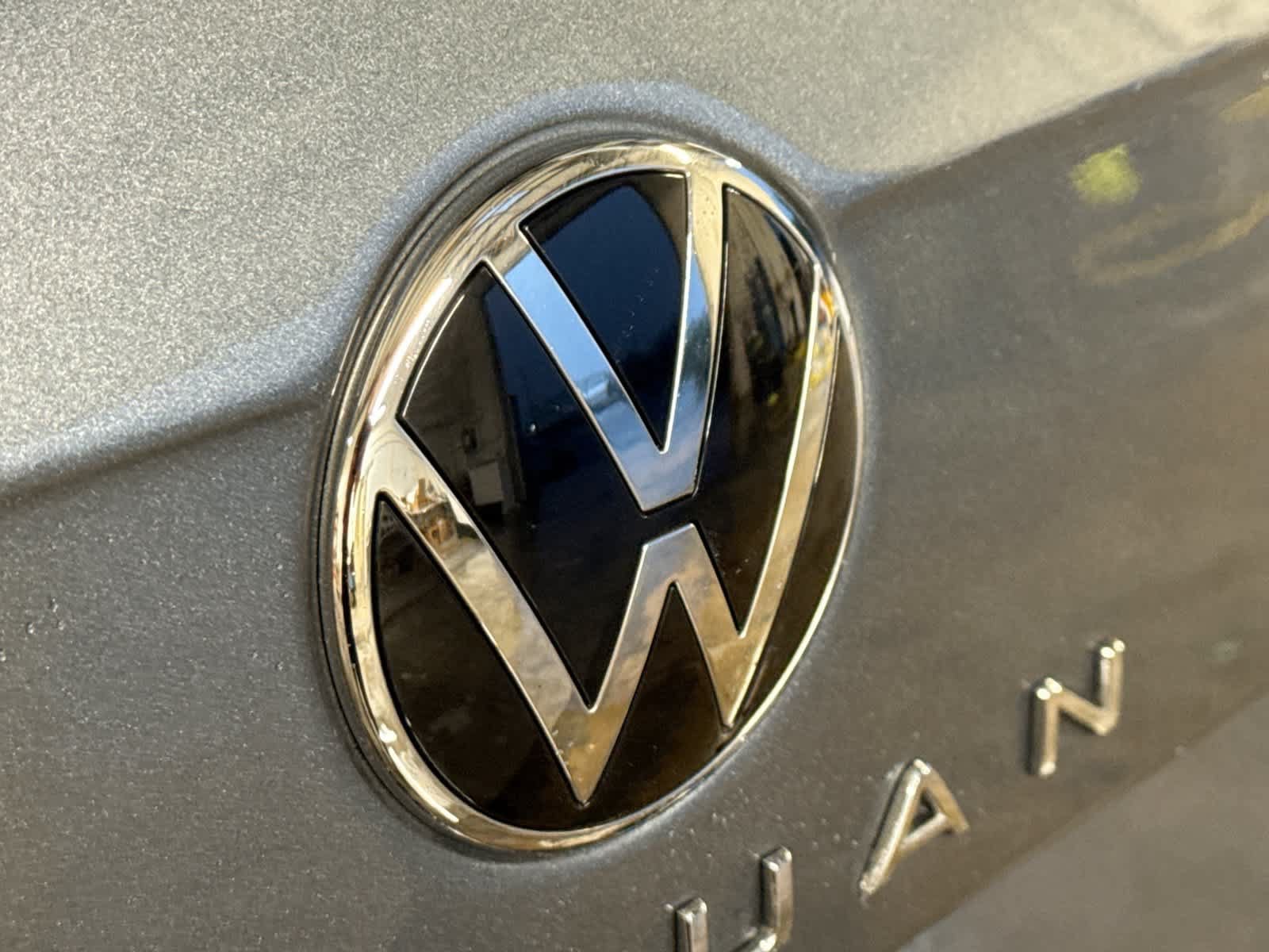 Used 2024 Volkswagen Tiguan SEL R-Line AWD/4WD image 18