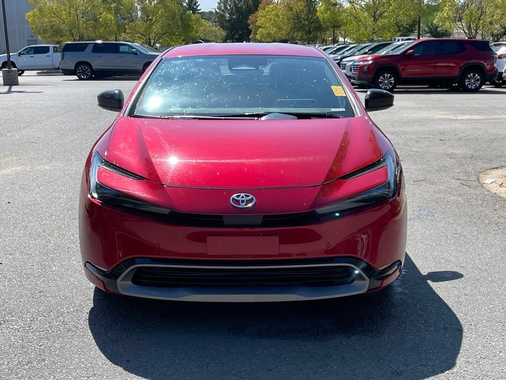 Used 2025 Toyota Prius XLE FWD image 2