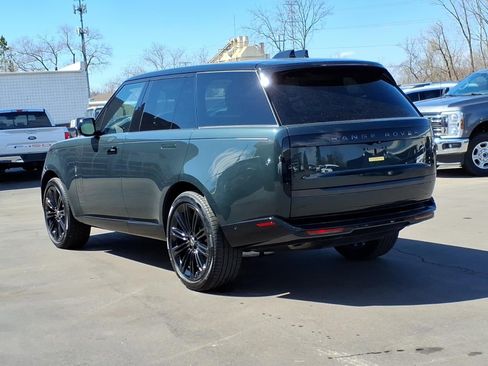 Used 2025 Land Rover Range Rover SE image 3