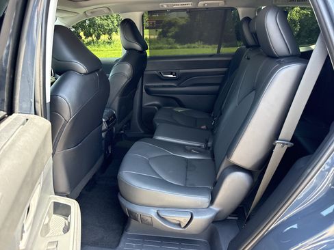 Used 2025 Toyota Grand Highlander AWD image 13