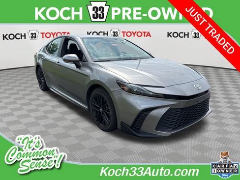 Used 2025 Toyota Camry SE FWD image 1