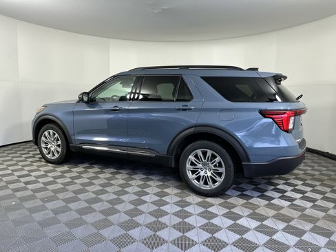 Used 2025 Ford Explorer Active w/ Active Comfort Package image 2