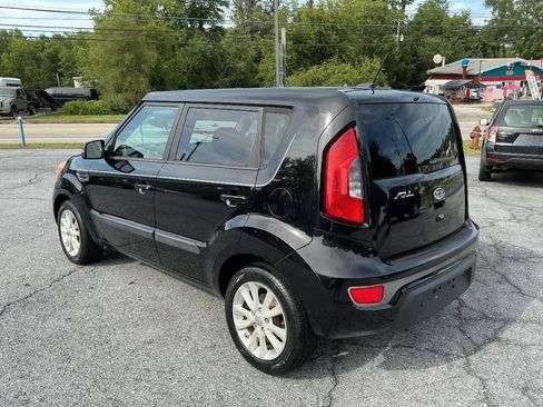 Used 2012 Kia Soul + w/ Audio Pkg FWD image 7