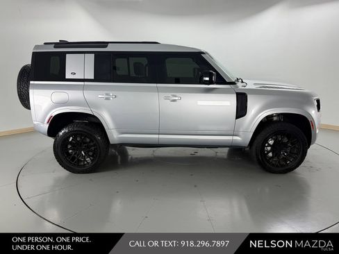 Used 2022 Land Rover Defender 110 XS Edition AWD/4WD image 5