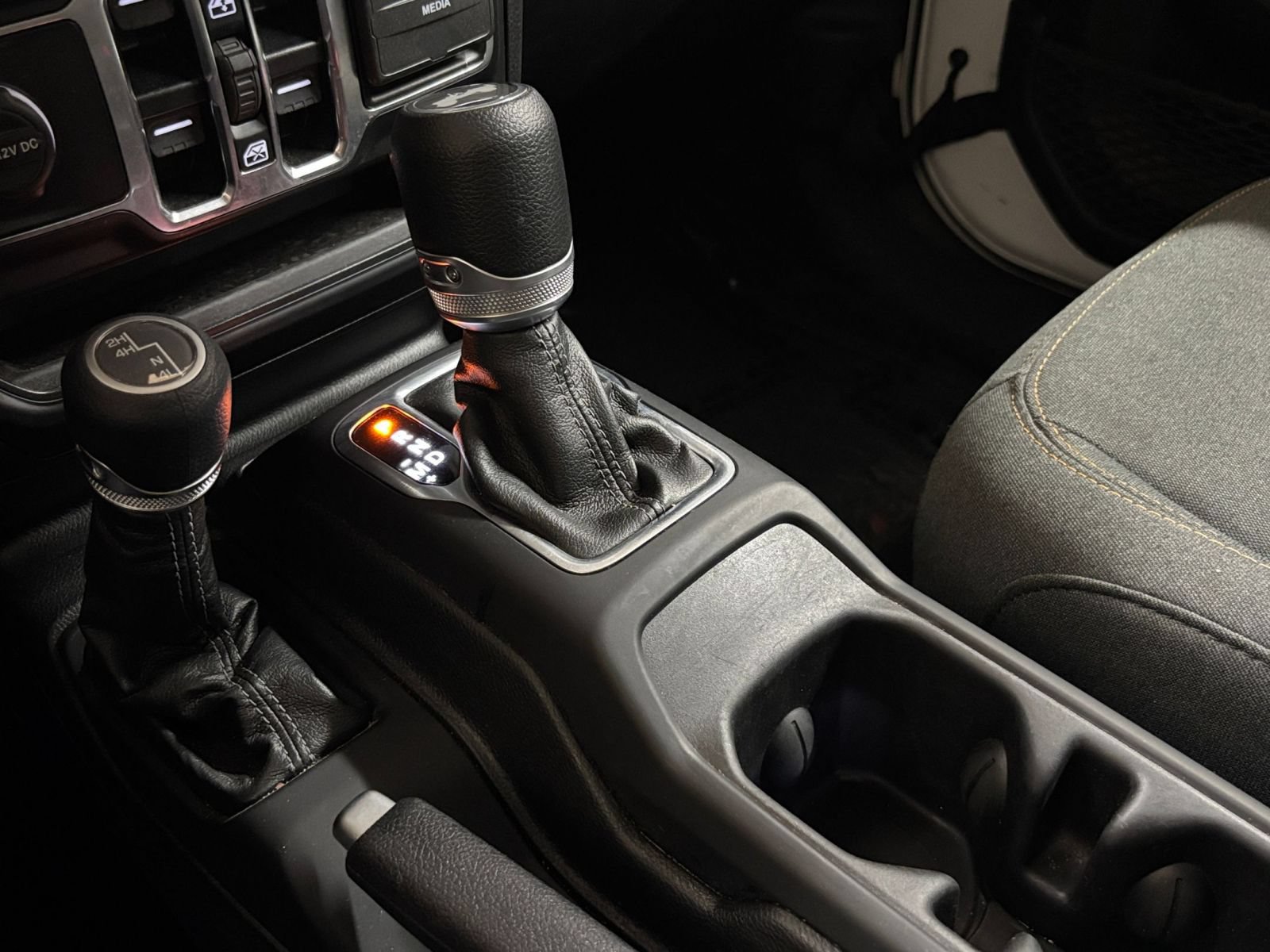 Used 2025 Jeep Wrangler Unlimited Sport AWD/4WD image 39