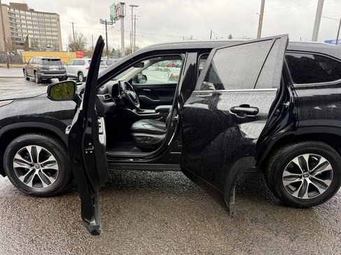 Certified 2023 Toyota Highlander XLE image 21