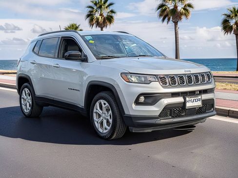 Used 2024 Jeep Compass Latitude AWD/4WD image 4