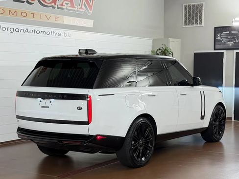 Used 2022 Land Rover Range Rover SE AWD/4WD image 3