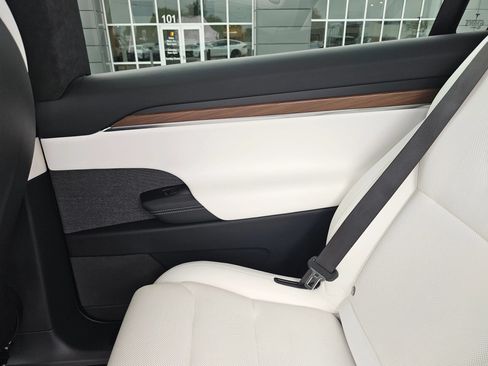 Used 2022 Tesla Model X AWD/4WD image 26