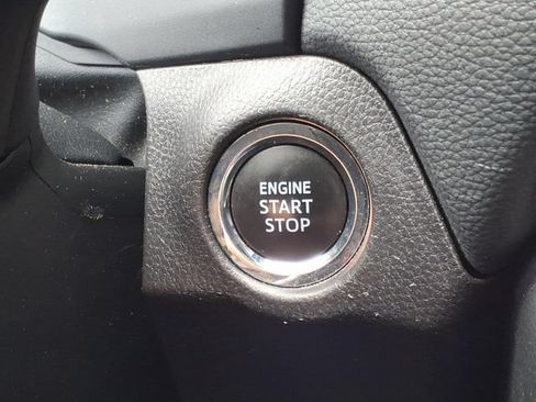 Used 2025 Toyota RAV4 XLE AWD/4WD image 9