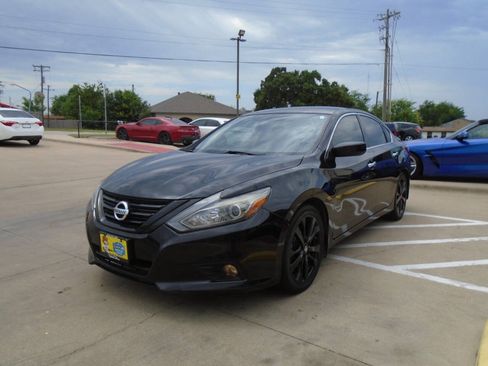 Used 2018 Nissan Altima 2.5 SR w/ SR Midnight Edition FWD image 3