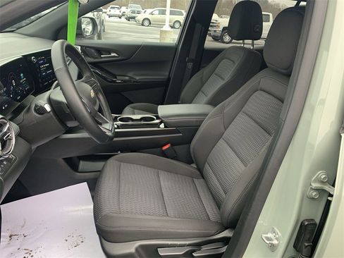 Used 2025 Chevrolet Equinox LT image 11