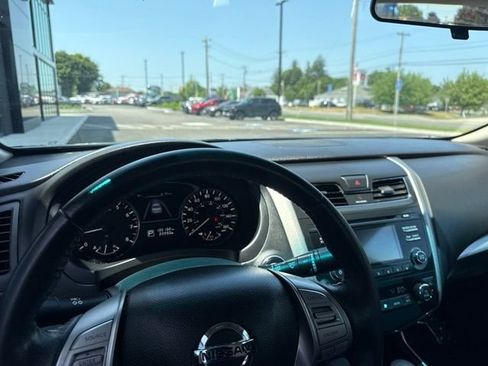 Used 2015 Nissan Altima 2.5 SV FWD image 18