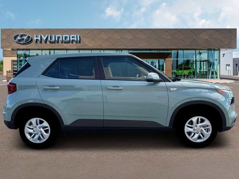 New 2026 Hyundai Venue SE image 9