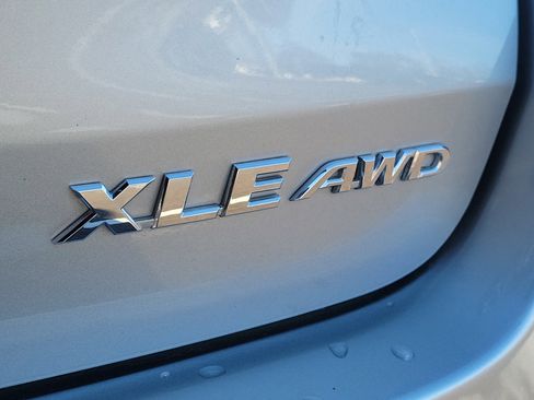 Used 2019 Toyota Highlander XLE image 7