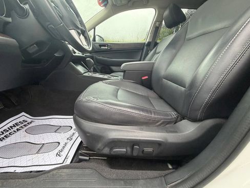 Used 2017 Subaru Outback 2.5i Limited AWD/4WD image 17