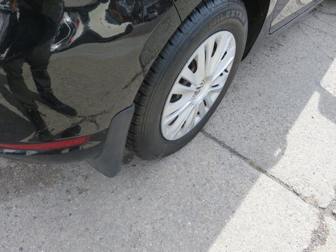 Used 2014 Volkswagen Golf 4-Door image 30