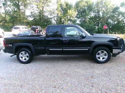 Used 2006 Chevrolet Silverado 1500 LT w/ Light Duty Power Package AWD/4WD image 8