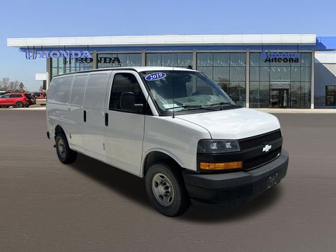 Used 2019 Chevrolet Express 3500 w/ Driver Convenience Package RWD image 6