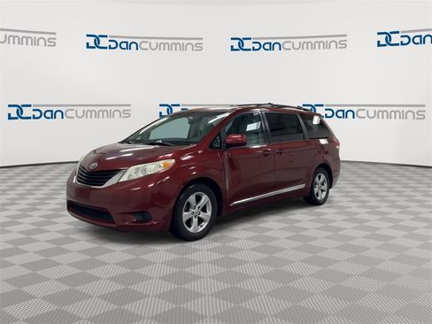 Used 2011 Toyota Sienna LE image 4