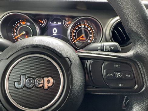 Used 2022 Jeep Wrangler Sport AWD/4WD image 38