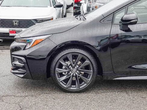 Used 2025 Toyota Corolla SE image 9