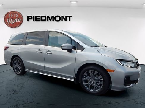 New 2026 Honda Odyssey Touring image 1