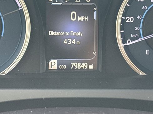 Used 2017 Toyota Camry XLE image 22