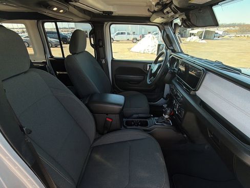 Used 2024 Jeep Wrangler Unlimited w/ Convenience Group image 11