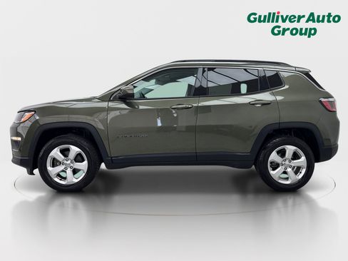 Used 2018 Jeep Compass Latitude w/ Popular Equipment Group AWD/4WD image 3