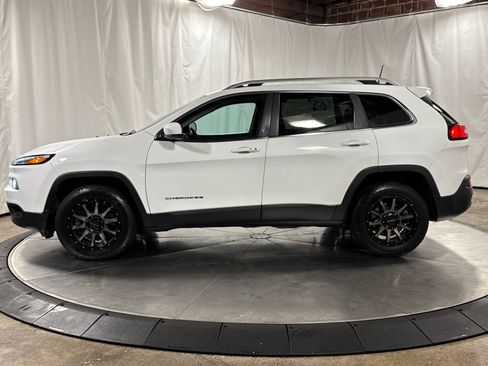 Used 2017 Jeep Cherokee Limited AWD/4WD image 9