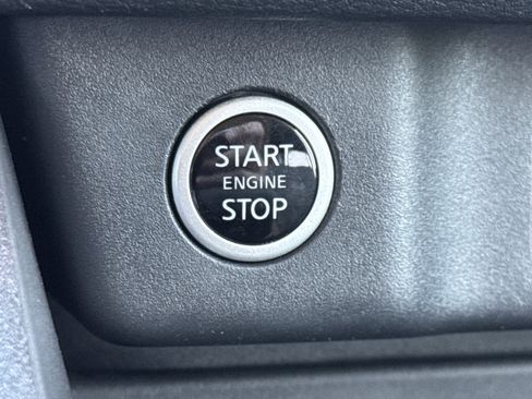 Used 2021 Nissan Rogue SV image 24