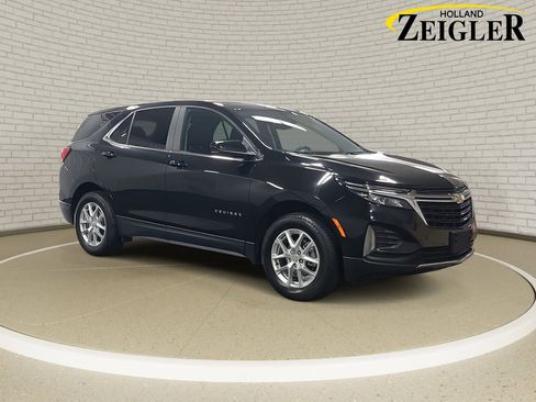 Used 2023 Chevrolet Equinox LT w/ Driver Convenience Package image 3