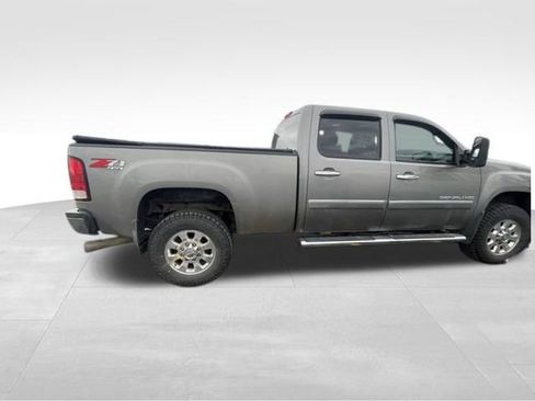 Used 2014 GMC Sierra 2500 Denali w/ Suspension Package, Off-Road image 15