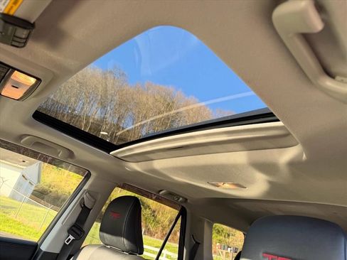 Used 2021 Toyota 4Runner Venture w/ Moonroof Package AWD/4WD image 15