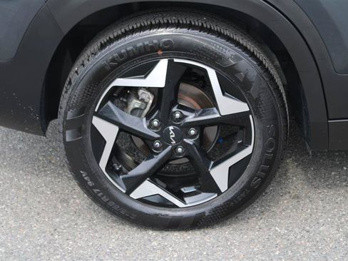 Used 2024 Kia Seltos EX FWD image 9