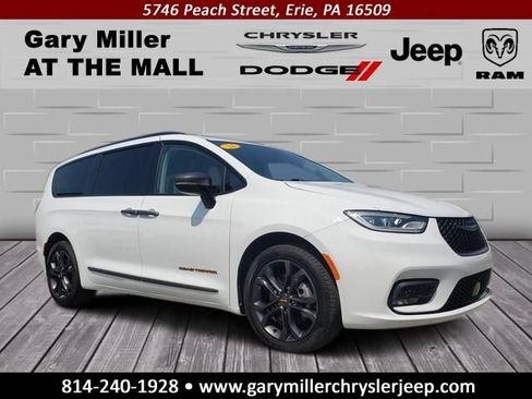 Used 2024 Chrysler Pacifica Touring-L w/ Road Tripper Package AWD/4WD image 1