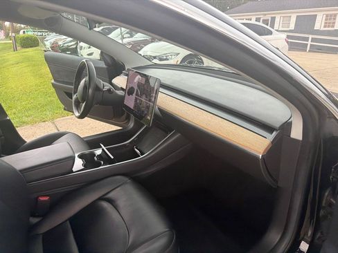 Used 2018 Tesla Model 3 Long Range RWD image 16